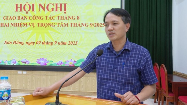 UBND xã giao ban triển khai nhiệm vụ tháng 9; công tác vệ sinh môi trường; cuộc thi "giữ gìn thôn, tổ dân phố sáng, xanh, sạch, đẹp, an toàn”; đổi tên các thôn bị trùng tên- Ảnh 5.