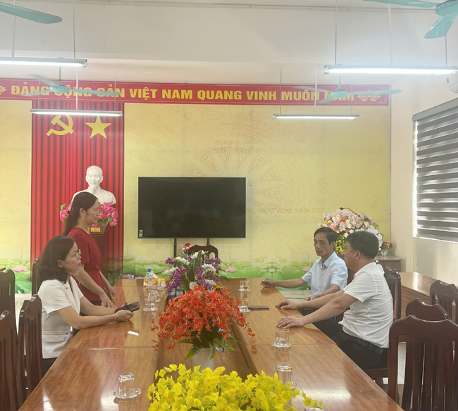 CHỦ TỊCH UBND XÃ HẠ BẰNG KIỂM TRA CÔNG TÁC ĂN BÁN TRÚ TẠI TRƯỜNG TIỂU HỌC CẦN KIỆM- Ảnh 3.