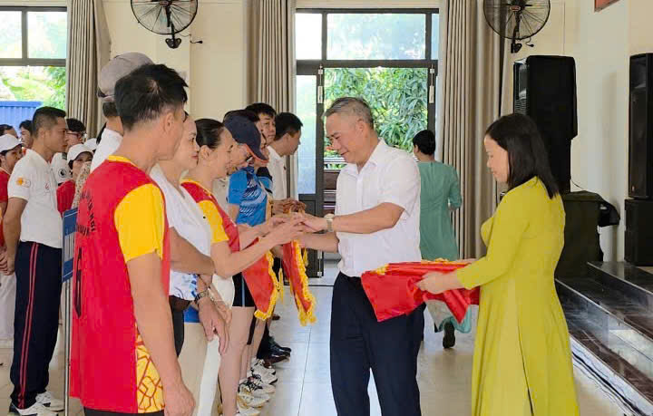 khai mạc giải thi đấu các môn thể thao trong chương trình Đại hội Thể dục Thể thao xã Dân Hòa lần thứ I năm 2025- Ảnh 1.