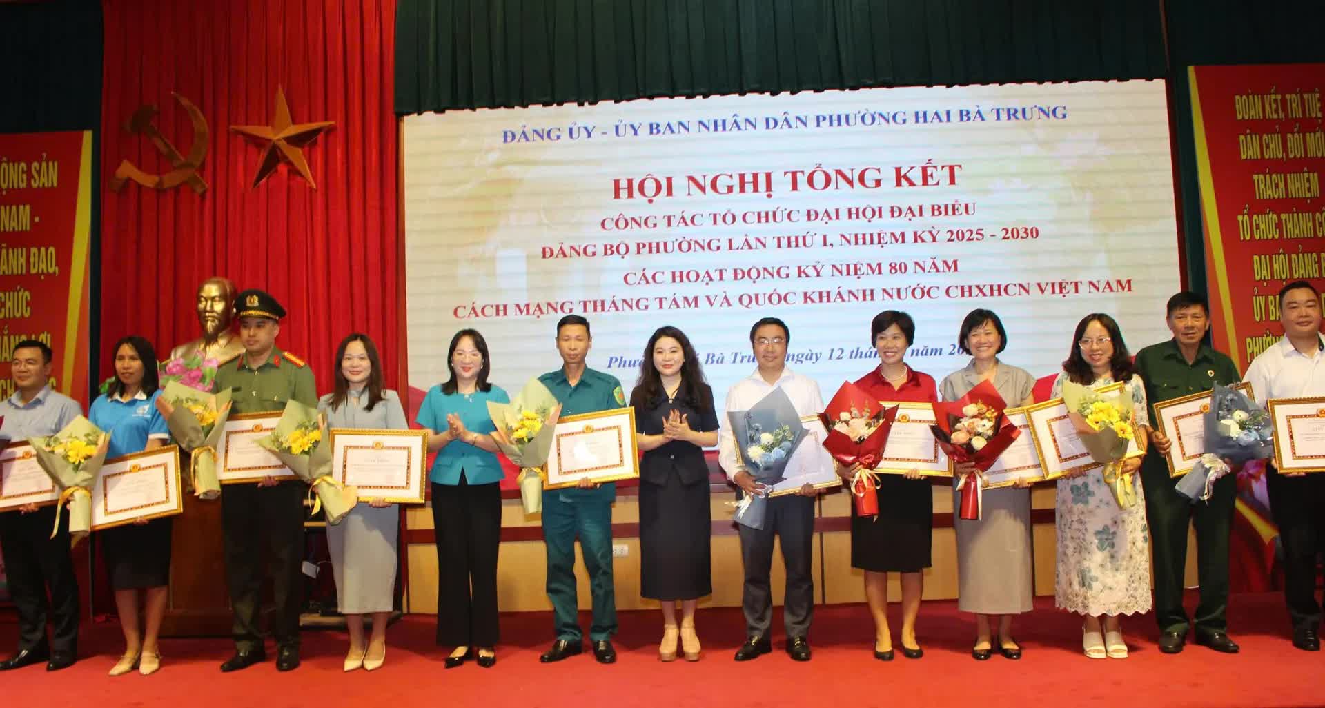 Phường Hai Bà Trưng khen thưởng nhiều tập thể, cá nhân trong tổ chức Đại hội Đảng bộ phường, các hoạt động kỷ niệm Quốc khánh- Ảnh 2.