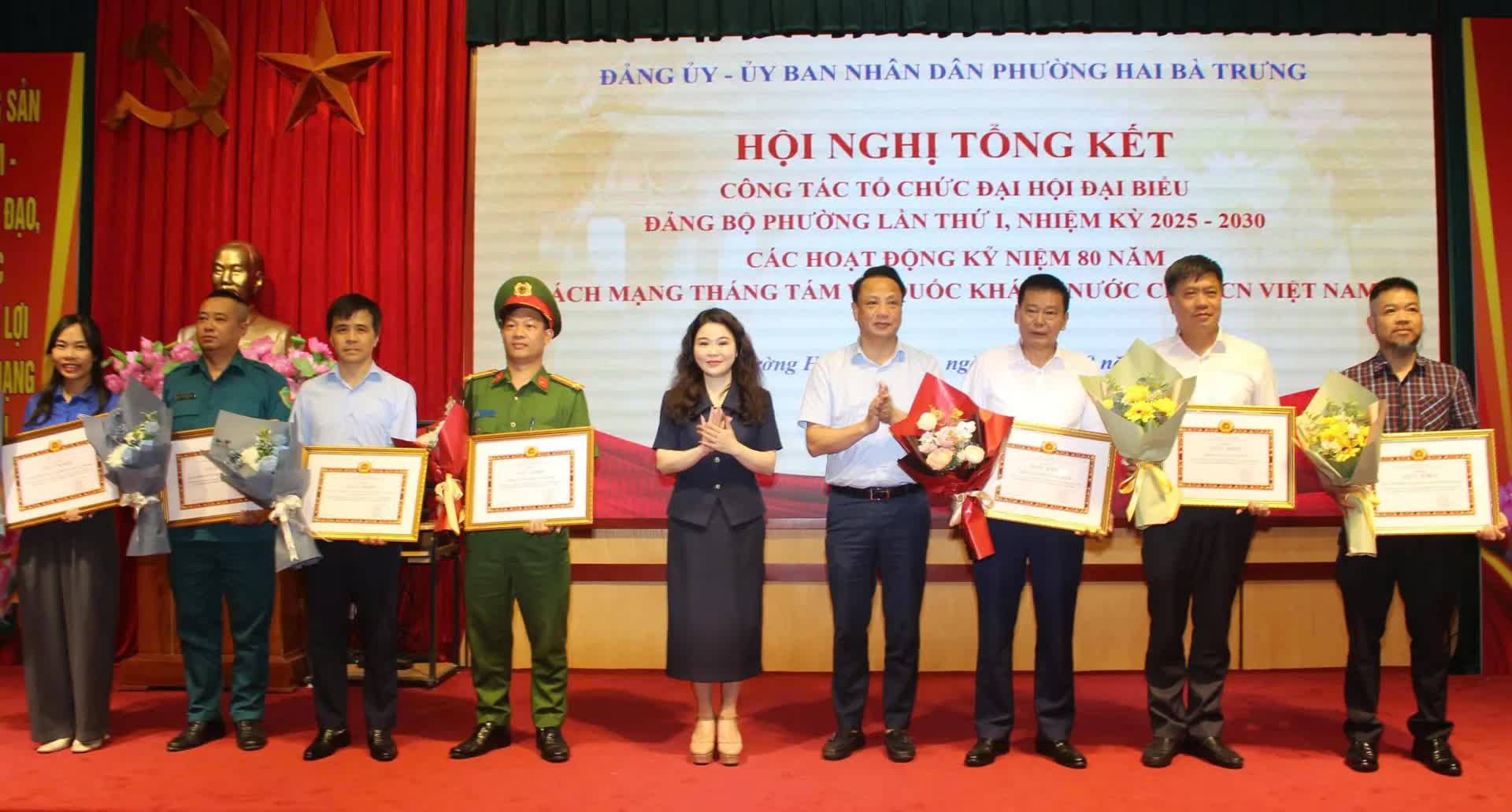 Phường Hai Bà Trưng khen thưởng nhiều tập thể, cá nhân trong tổ chức Đại hội Đảng bộ phường, các hoạt động kỷ niệm Quốc khánh- Ảnh 3.