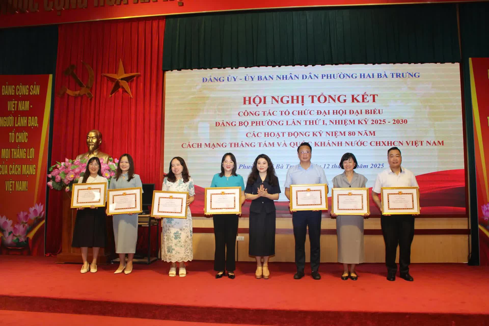 Phường Hai Bà Trưng khen thưởng nhiều tập thể, cá nhân trong tổ chức Đại hội Đảng bộ phường, các hoạt động kỷ niệm Quốc khánh- Ảnh 5.