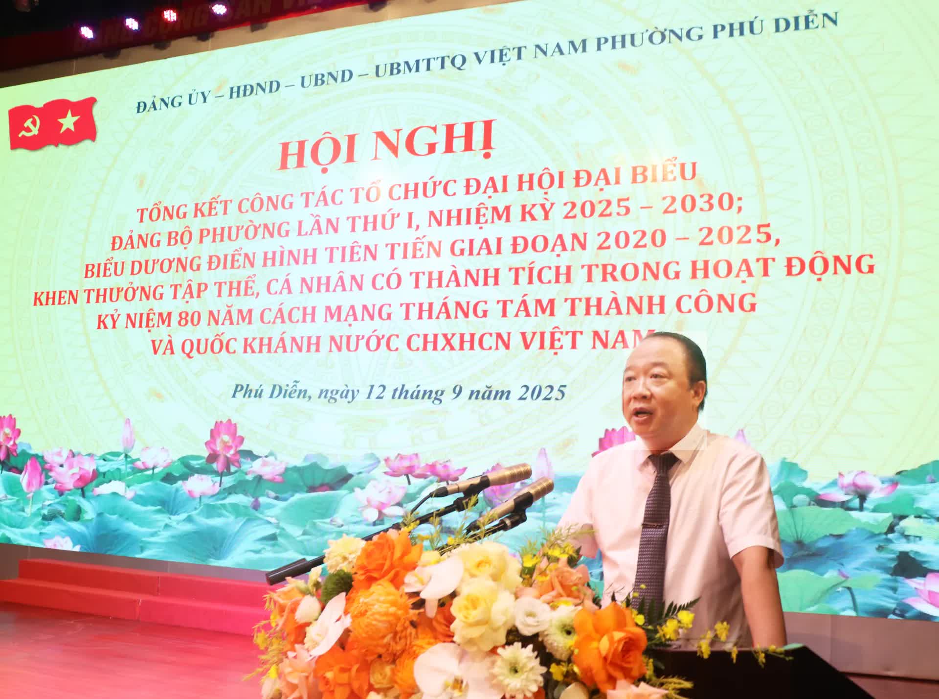 Phường Phú Diễn tổng kết Đại hội Đảng bộ lần thứ I: khen thưởng gần 100 tập thể, cá nhân xuất sắc- Ảnh 1.