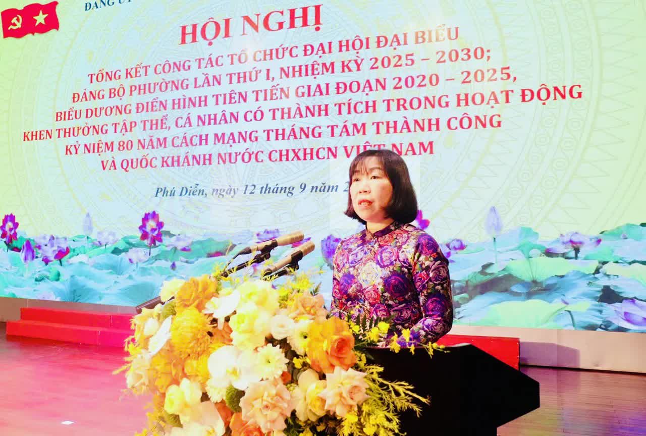 Phường Phú Diễn tổng kết Đại hội Đảng bộ lần thứ I: khen thưởng gần 100 tập thể, cá nhân xuất sắc- Ảnh 3.