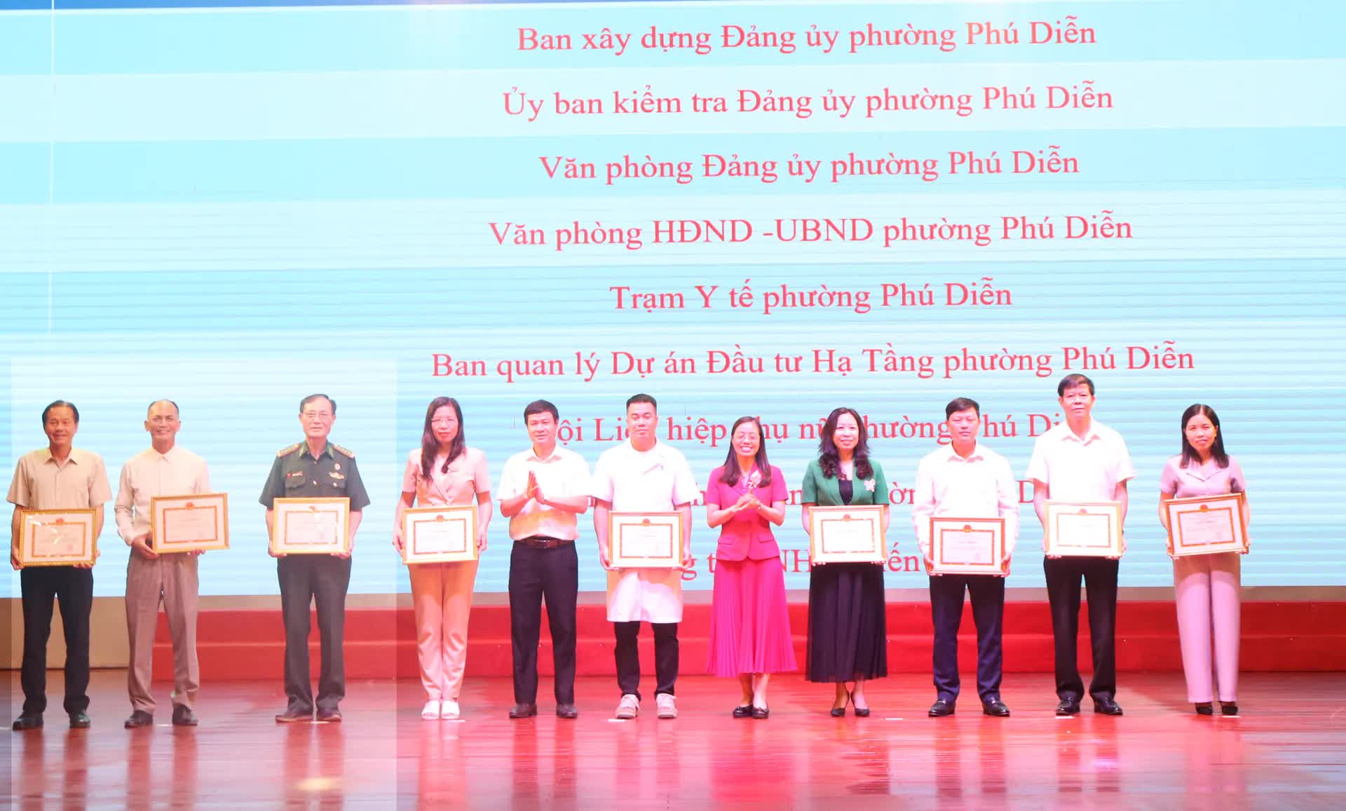 Phường Phú Diễn tổng kết Đại hội Đảng bộ lần thứ I: khen thưởng gần 100 tập thể, cá nhân xuất sắc- Ảnh 4.