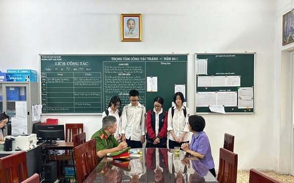 Công an phường Bồ Đề triển khai cao điểm tuyên truyền, kiểm tra, xử vi phạm quy định về trật tự an toàn giao thông