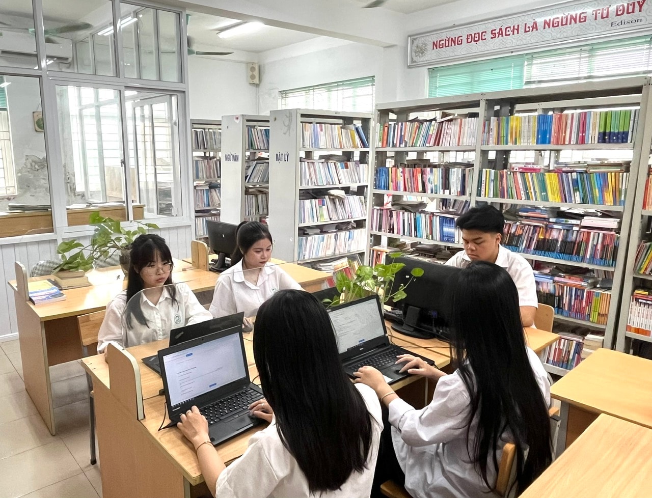 Thống nhất sách giáo khoa theo Nghị quyết số 71-NQ/TƯ: Giảm gánh nặng, học thuận lợi- Ảnh 2.