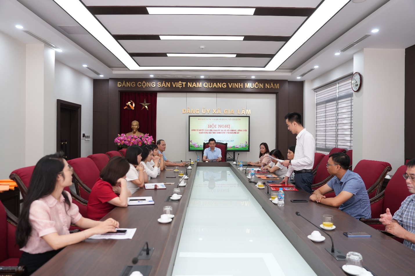 Xã Gia Lâm tổ chức hội nghị công bố các quyết định nghỉ chế độ theo Nghị định 178/2024/NĐ-CP của Chính phủ- Ảnh 1.