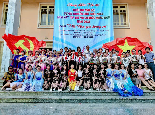 Phường Hai Bà Trưng đoạt giải tại vòng chung khảo 
Hội thi “ Thiếu nhi Thủ đô tuyên truyền sách; Múa hát tập thể và Ca khúc măng non”  với chủ đề “Việt Nam quê hương em”

- Ảnh 2.