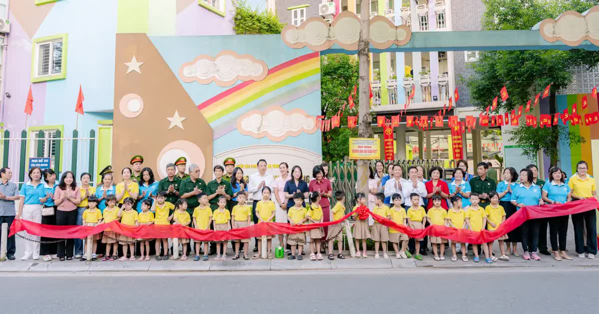 Phường Hai Bà Trưng: ra mắt “Đường hoa Đại đoàn kết” với tổng kinh phí gần 50 triệu đồng.