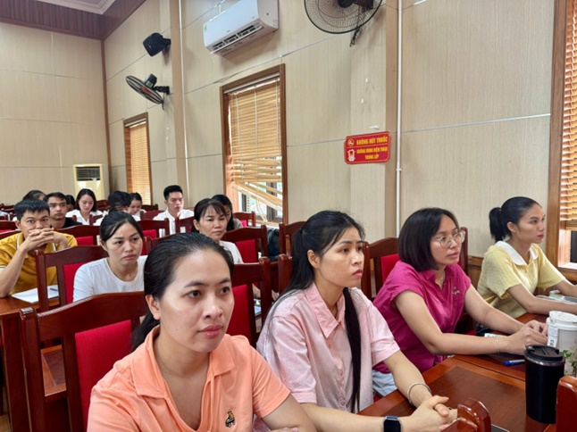 Đảng uỷ xã Hoài Đức tổ chức khai giảng lớp bồi dưỡng lý luận chính trị cho đảng viên mới đợt 3 năm 2025- Ảnh 6.