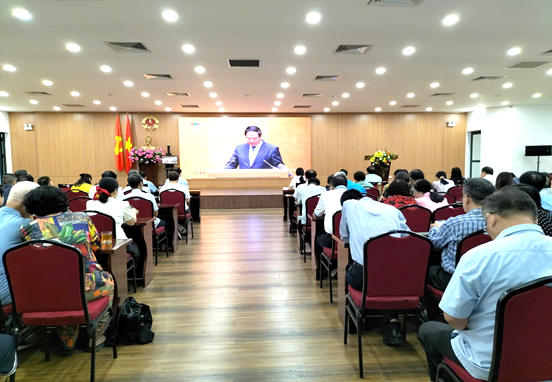 Đảng bộ phường Cầu Giấy tiếp sóng trực tuyến Hội nghị toàn quốc quán triệt, triển khai thực hiện 04 Nghị quyết của Bộ Chính trị
- Ảnh 1.