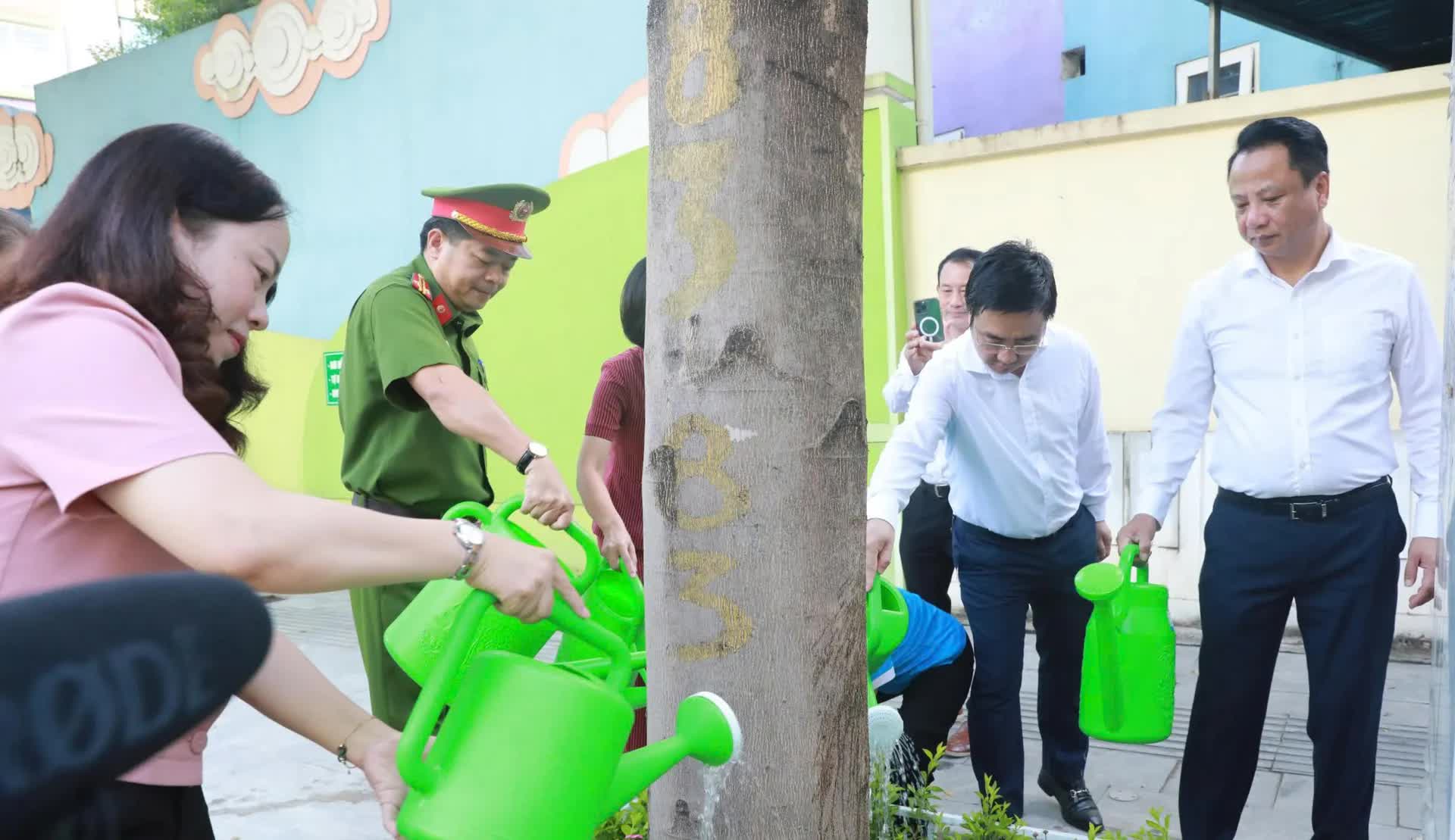 Phường Hai Bà Trưng: ra mắt “Đường hoa Đại đoàn kết” với tổng kinh phí gần 50 triệu đồng.- Ảnh 3.