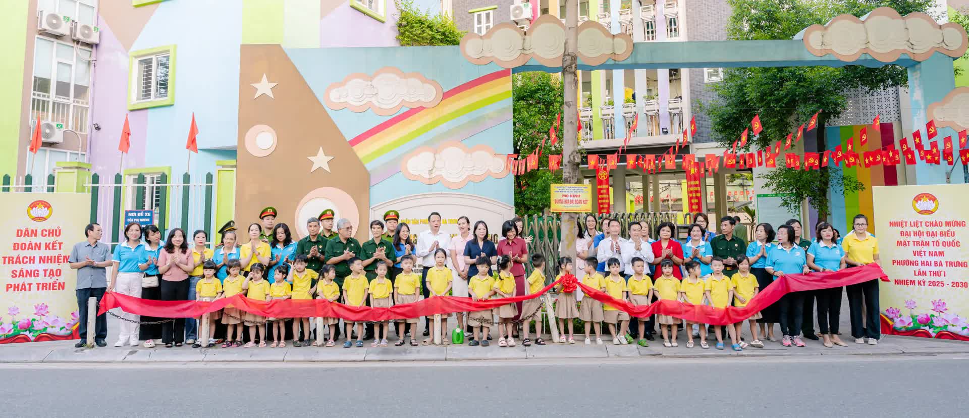 Phường Hai Bà Trưng: ra mắt “Đường hoa Đại đoàn kết” với tổng kinh phí gần 50 triệu đồng.- Ảnh 1.
