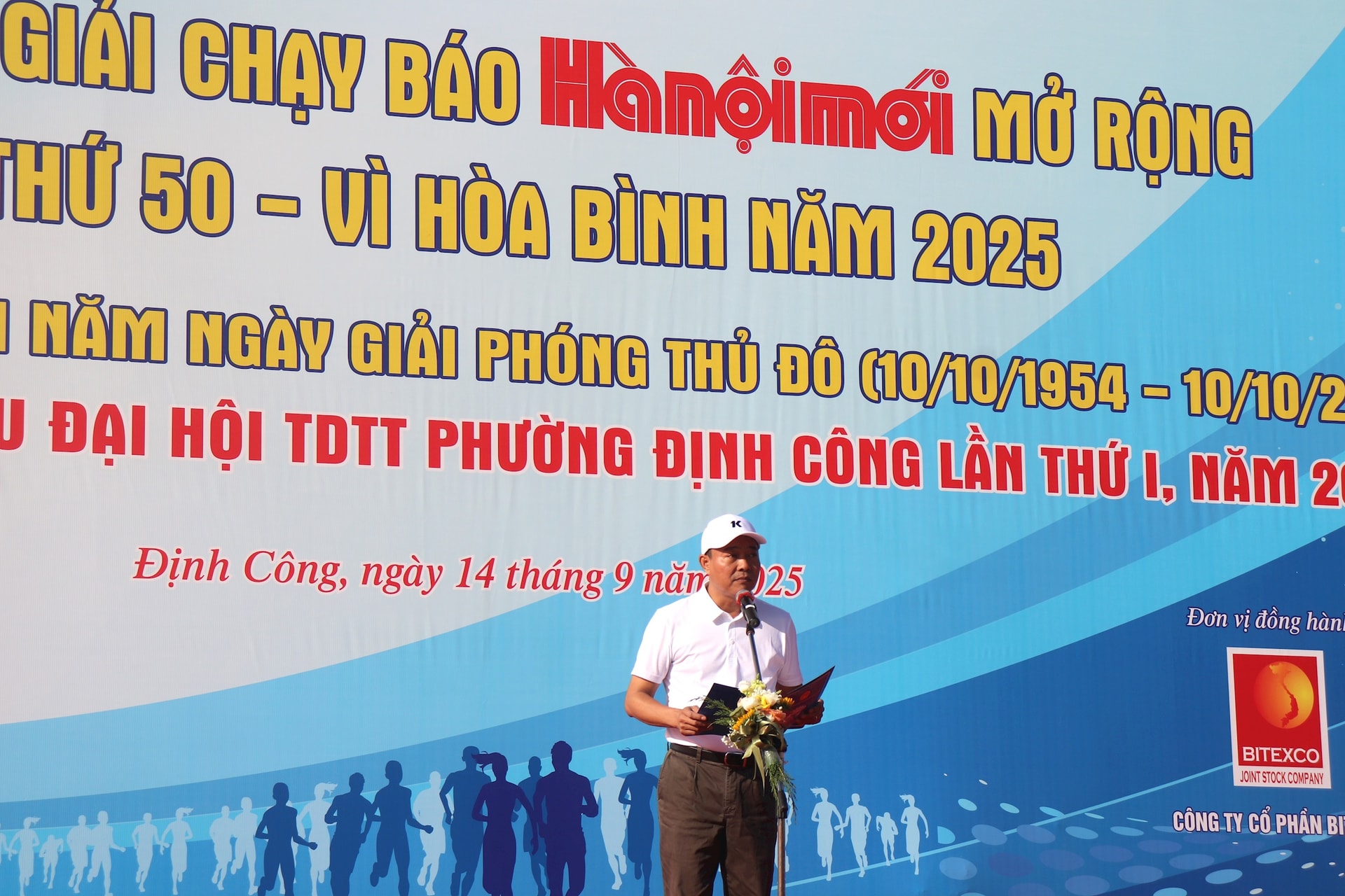 700 vận động viên dự Chung kết Giải chạy Báo Hànộimới phường Định Công lần thứ I - Vì hòa bình năm 2025- Ảnh 2.