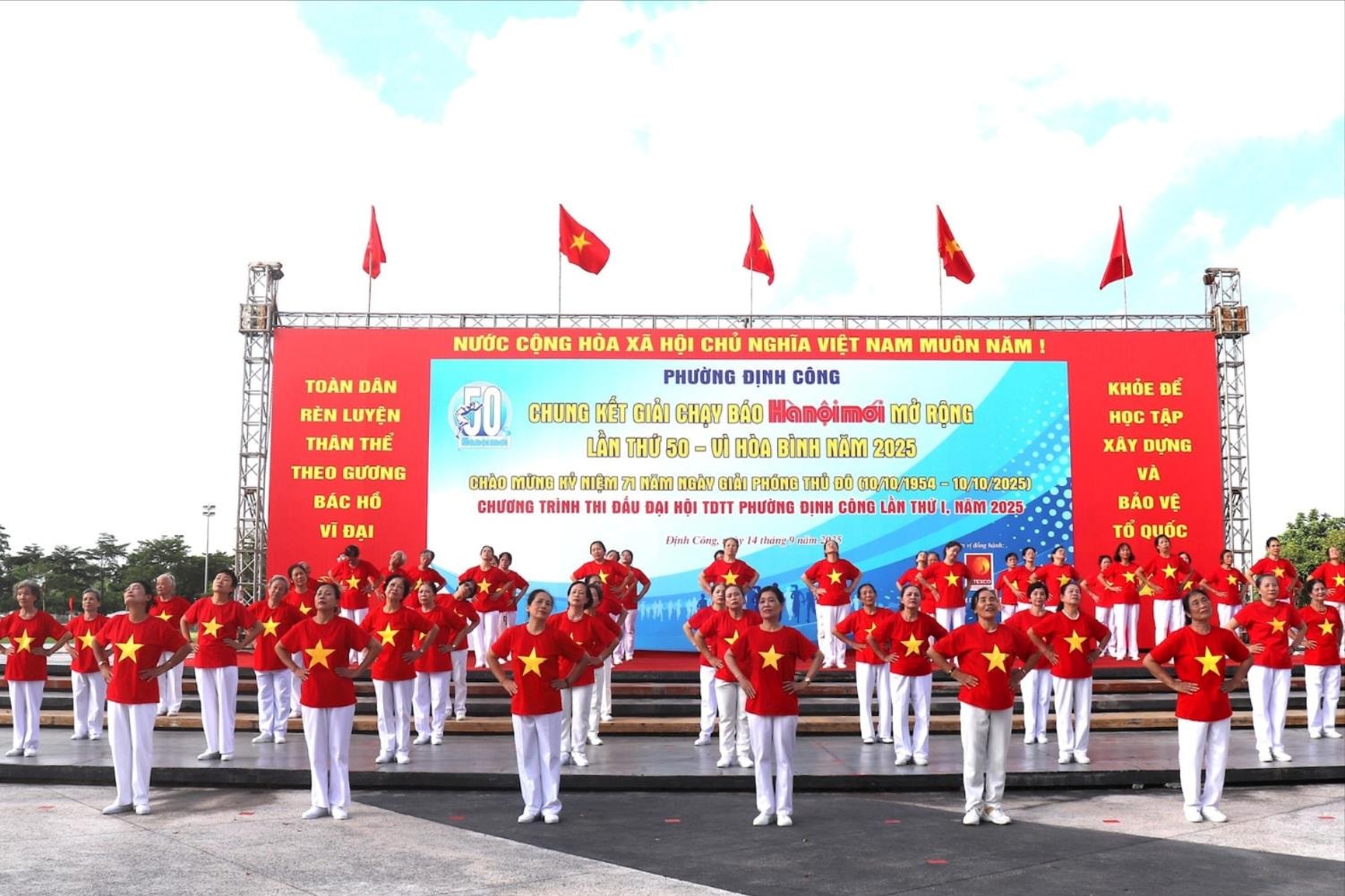 700 vận động viên dự Chung kết Giải chạy Báo Hànộimới phường Định Công lần thứ I - Vì hòa bình năm 2025- Ảnh 3.