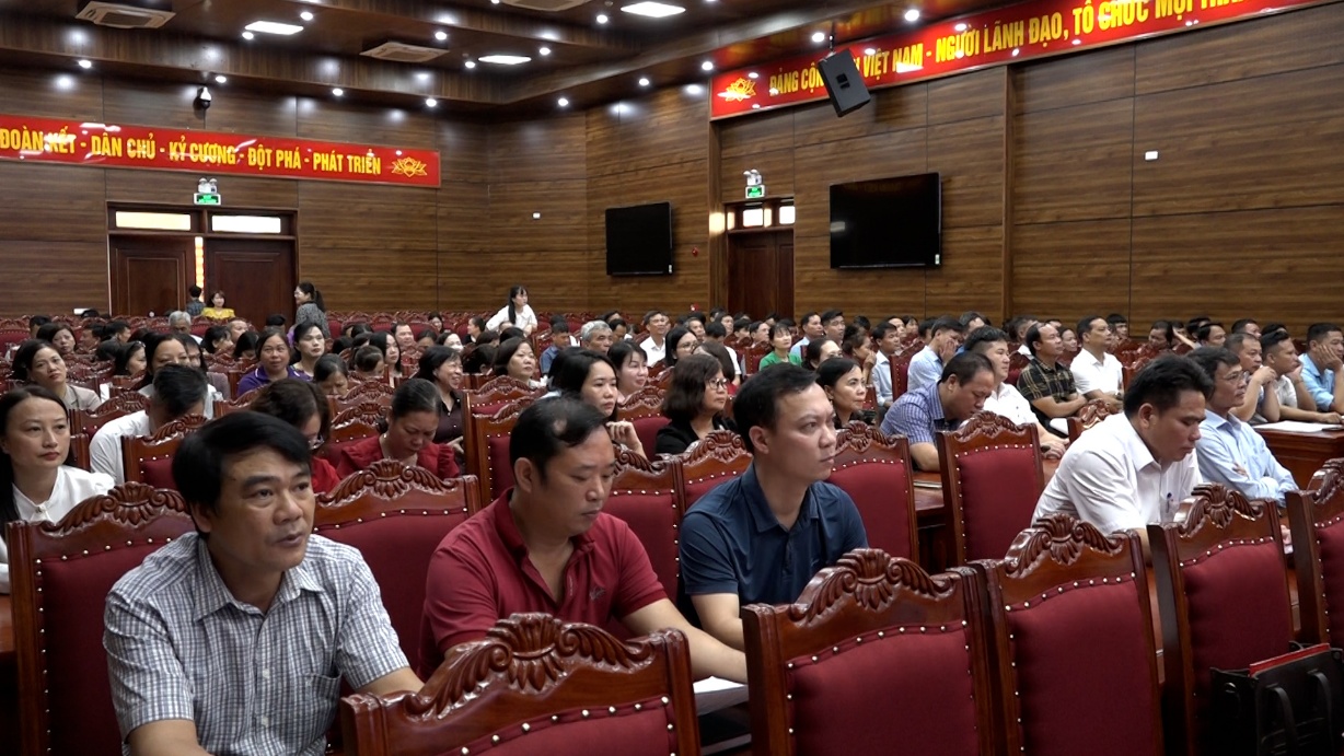 C:\Users\NOVATECHPC\Desktop\BKAVQ\HOI NGHI TRUC TUYEN\Sequence 01.00_01_32_06.Still008.jpg