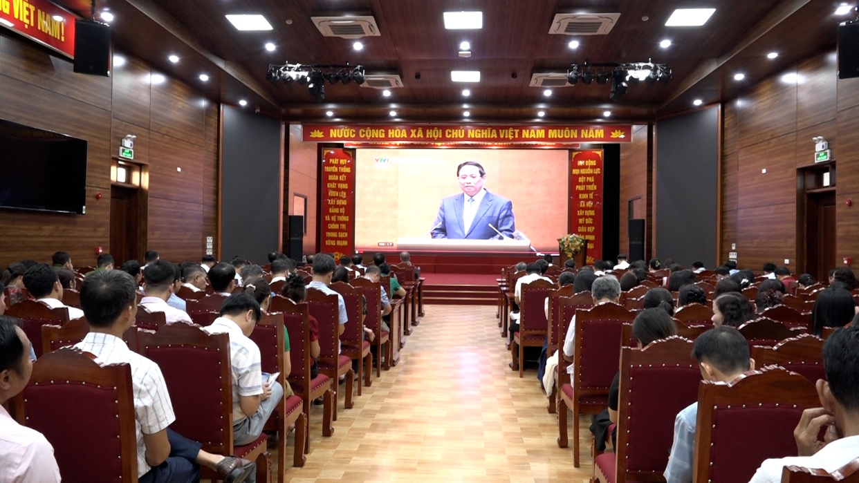 C:\Users\NOVATECHPC\Desktop\BKAVQ\HOI NGHI TRUC TUYEN\Sequence 01.00_00_19_00.Still002.jpg