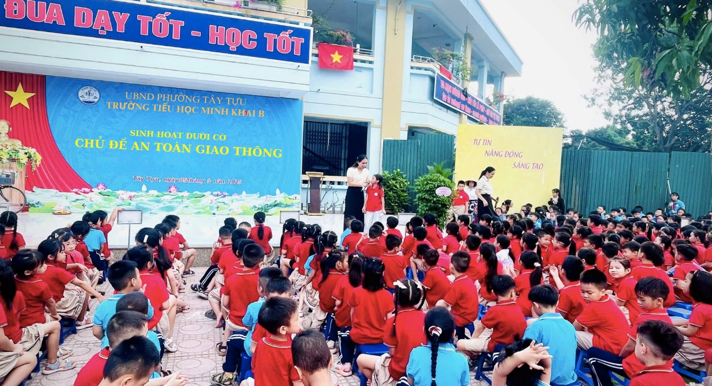 Trường Tiểu học Minh Khai B tổ chức Sinh hoạt dưới cờ với chủ đề “An toàn giao thông”- Ảnh 2.