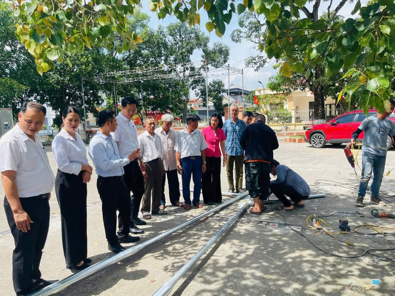 UBMTTQ xã Hát Môn: Lễ bàn giao công trình “Thắp sáng đèn năng lượng mặt trời” tại khu vực Nhà văn hóa thôn Ngọc Tảo 7- Ảnh 2.