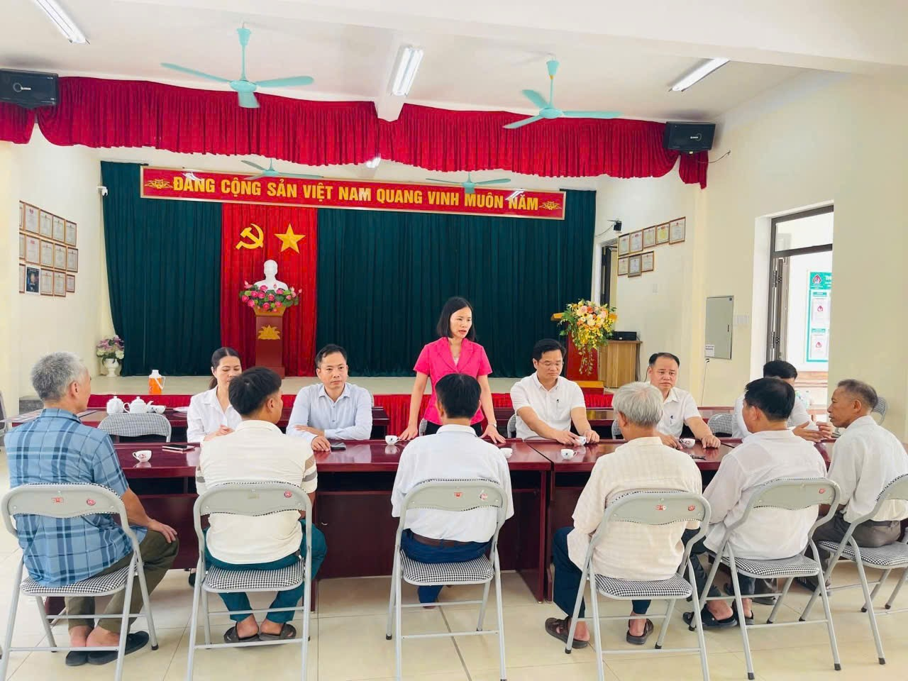 UBMTTQ xã Hát Môn: Lễ bàn giao công trình “Thắp sáng đèn năng lượng mặt trời” tại khu vực Nhà văn hóa thôn Ngọc Tảo 7- Ảnh 3.