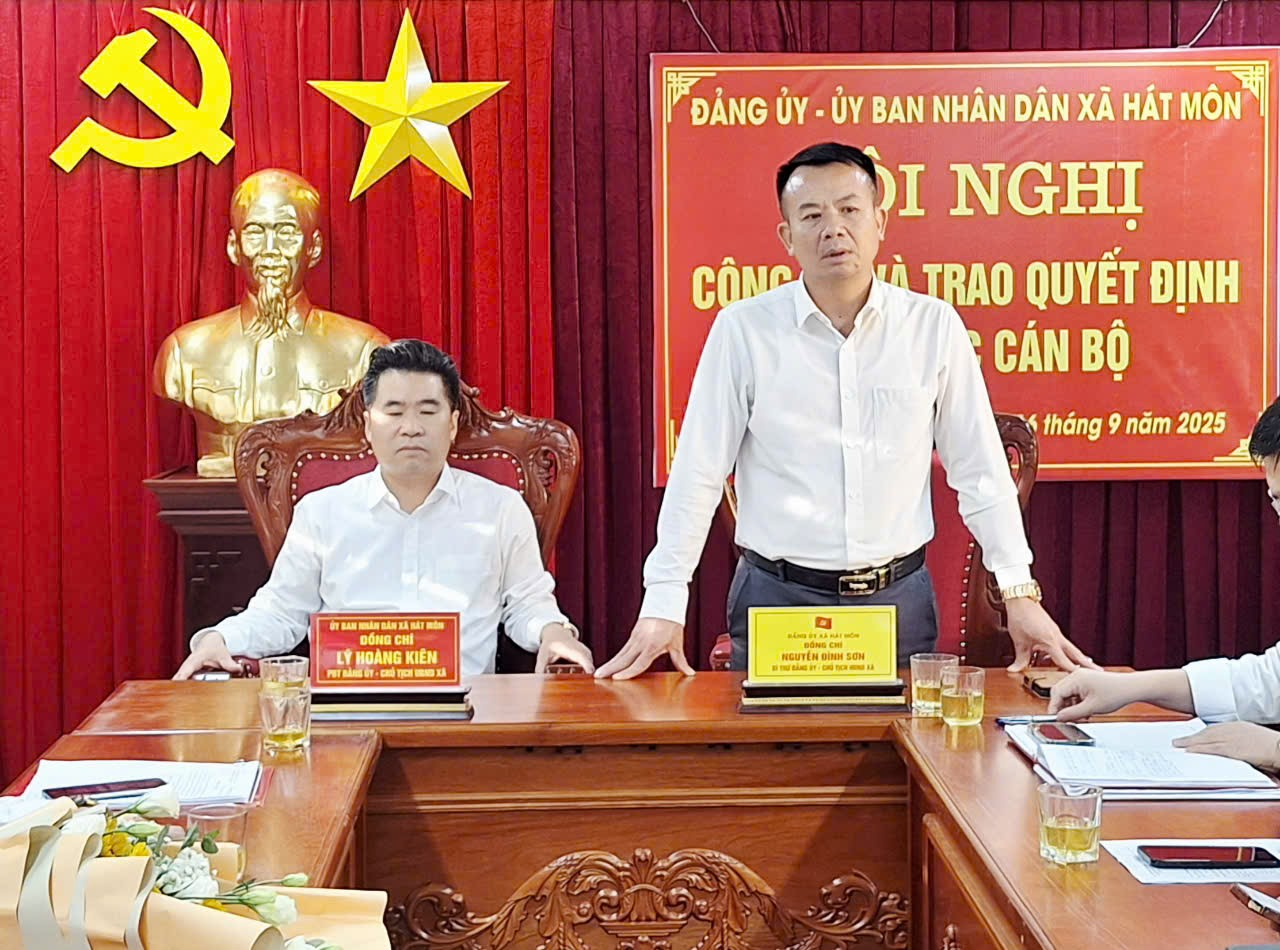 Đảng uỷ -UBND xã Hát Môn Công bố và trao Quyết định công tác cán bộ- Ảnh 3.