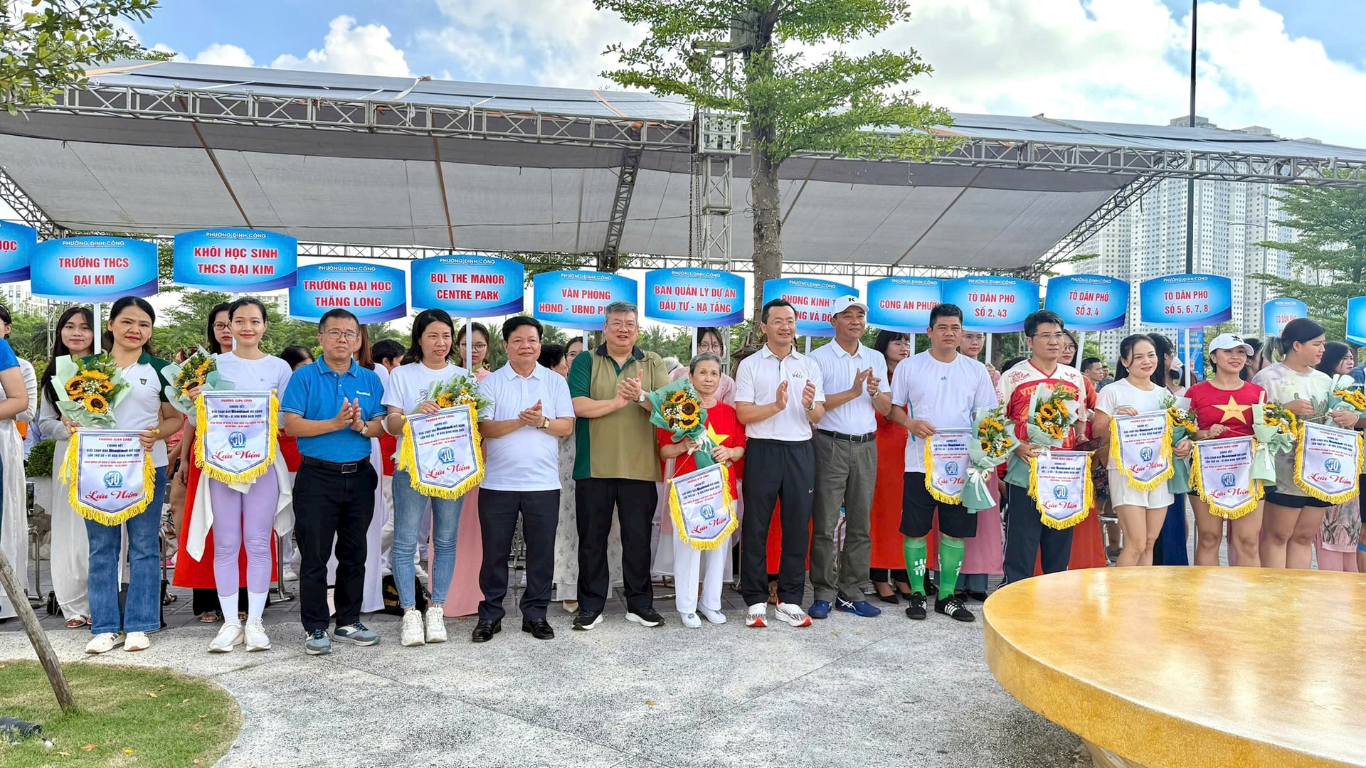 700 vận động viên dự Chung kết Giải chạy Báo Hànộimới phường Định Công lần thứ I - Vì hòa bình năm 2025- Ảnh 5.