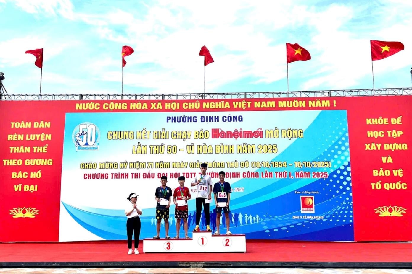 700 vận động viên dự Chung kết Giải chạy Báo Hànộimới phường Định Công lần thứ I - Vì hòa bình năm 2025- Ảnh 12.