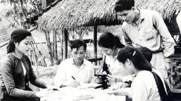 Từ phong trào "Bình dân học vụ" năm xưa đến "Bình dân học vụ số" hôm nay- Ảnh 3.