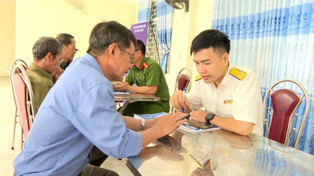 Từ phong trào "Bình dân học vụ" năm xưa đến "Bình dân học vụ số" hôm nay- Ảnh 7.