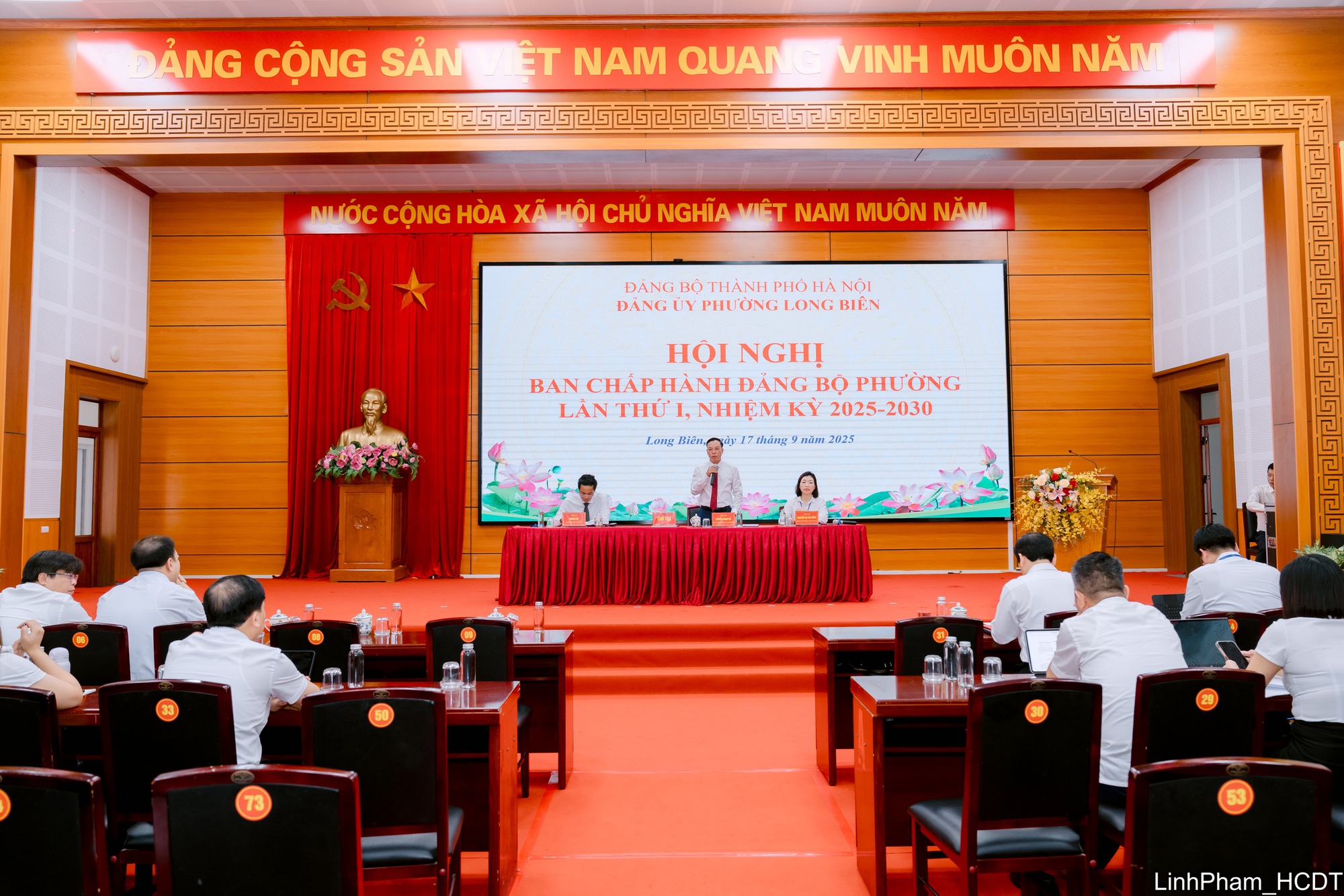 Đảng bộ Long Biên phát huy tinh thần đoàn kết, quyết tâm hoàn thành toàn diện các chỉ tiêu kinh tế - xã hội năm 2025- Ảnh 1.