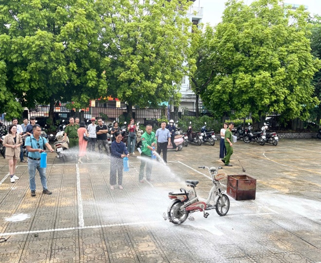 UBND xã Hoài Đức tổ chức tuyên truyền kỹ năng phòng cháy chữa cháy và cứu nạn cứu hộ năm 2025- Ảnh 4.
