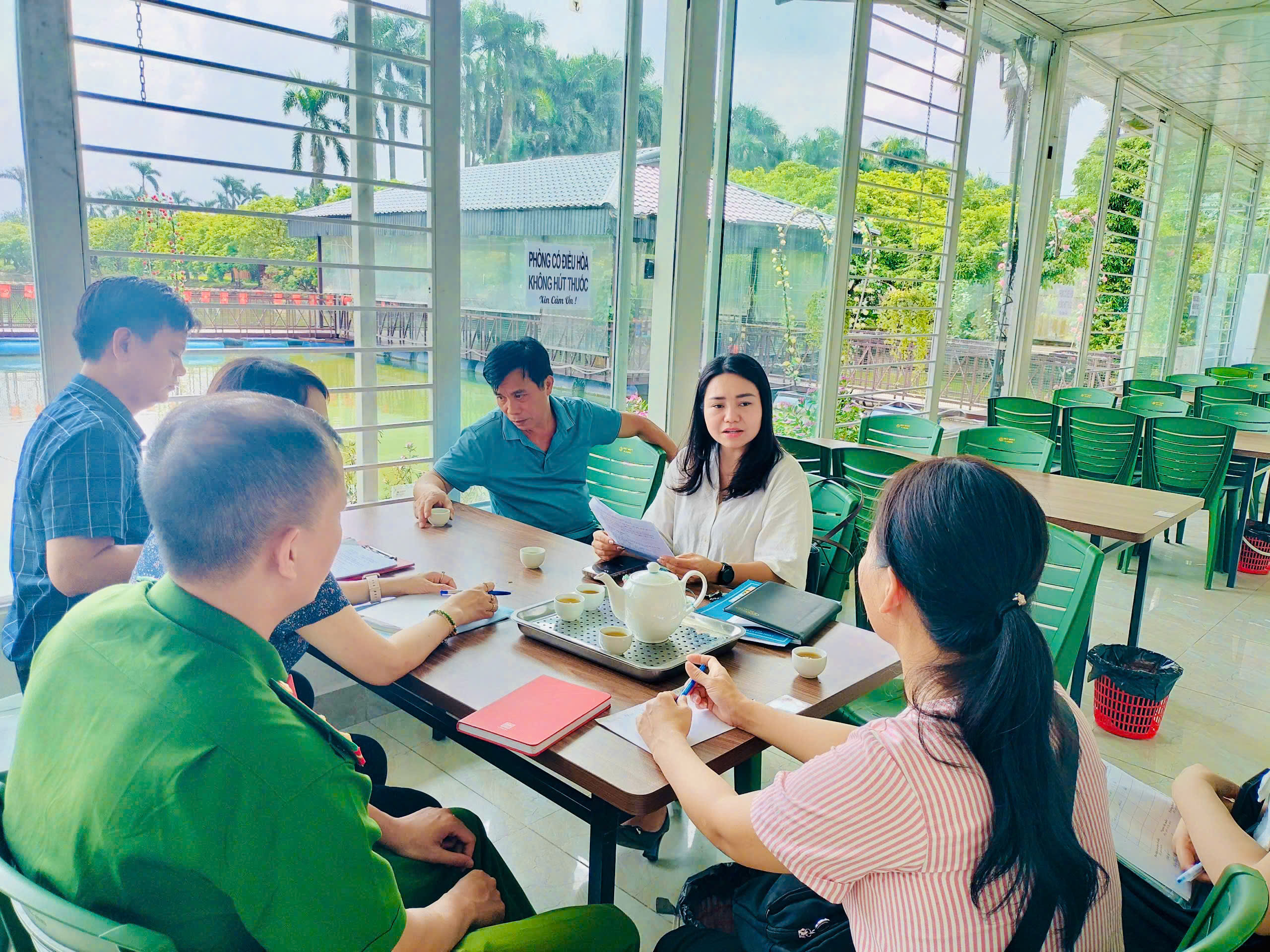 Đoàn kiểm tra liên ngành xã Nam Phù kiểm tra an toàn thực phẩm tại các cơ sở kinh doanh, dịch vụ ăn uống