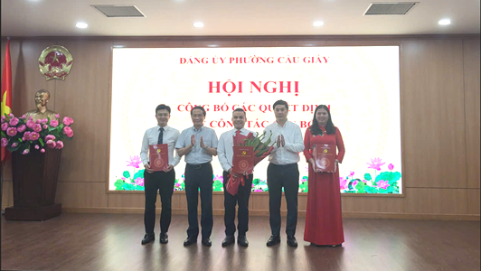 Đảng ủy phường Cầu Giấy tổ chức Hội nghị công bố và trao Quyết định về công tác tổ chức, cán bộ- Ảnh 2.
