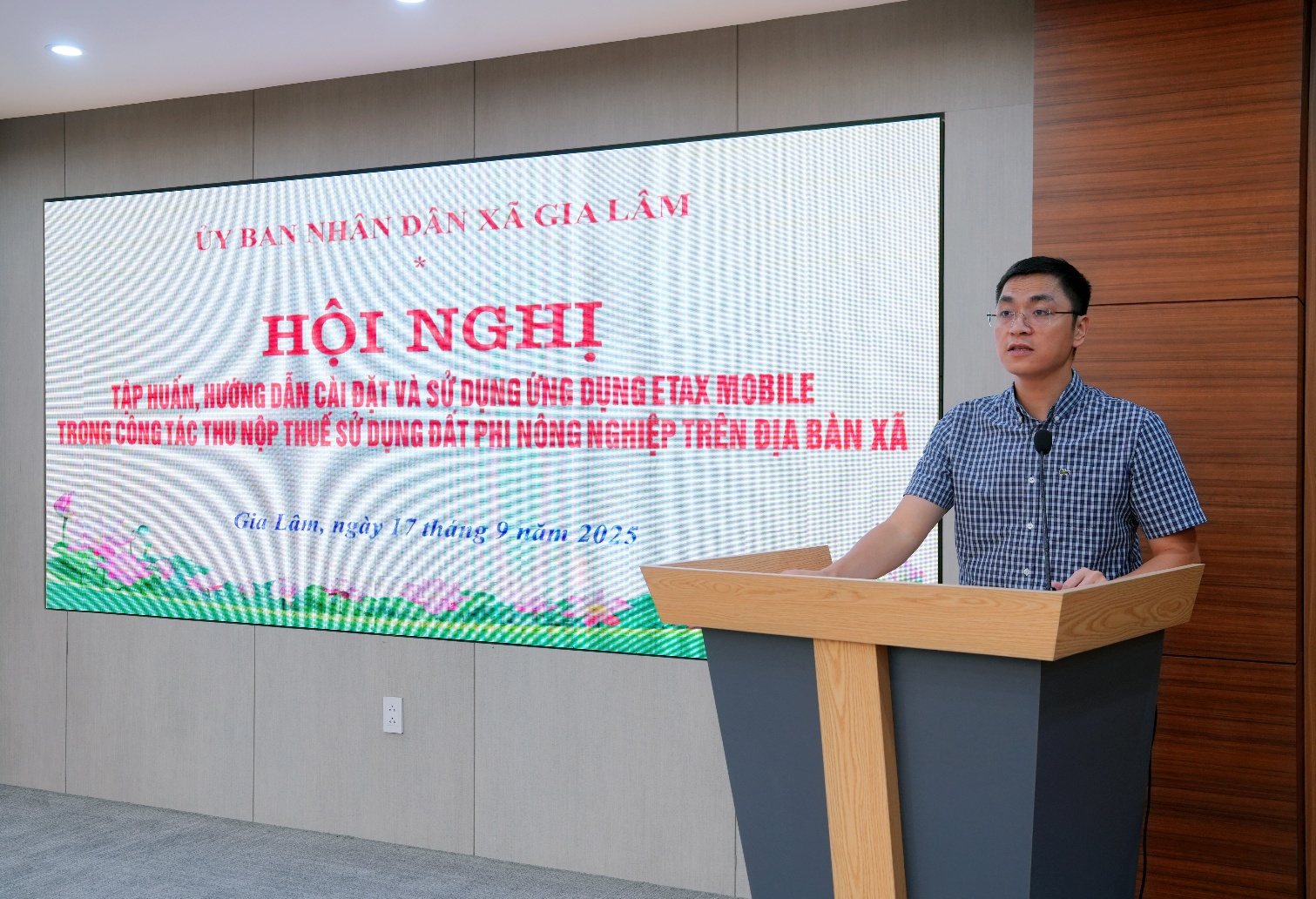 Xã Gia Lâm tập huấn cài đặt và hướng dẫn nộp thuế qua ứng dụng eTax Mobile- Ảnh 2.
