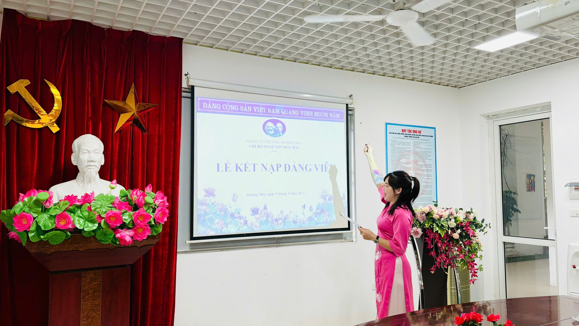 TRANG TRỌNG LỄ KẾT NẠP ĐẢNG VIÊN MỚI TẠI CHI BỘ MẦM NON HOA MAI- Ảnh 4.