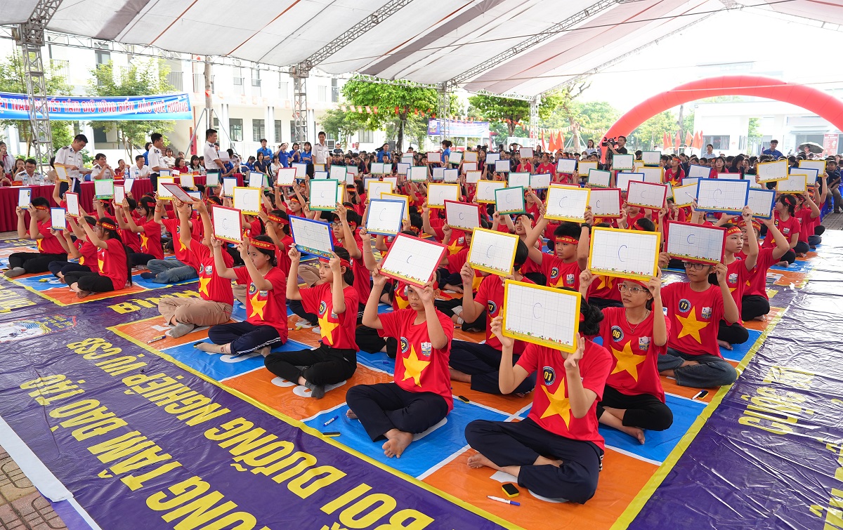Sôi nổi Cuộc thi Em yêu biển, đảo quê hương tại xã Bình Minh, thành phố Hà Nội- Ảnh 4.