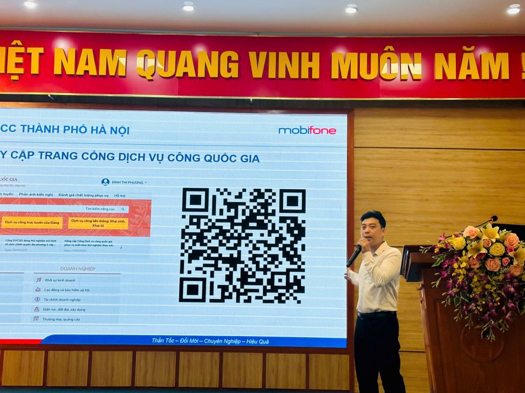 Phường Phương Liệt tổ chức tập huấn về chuyển đổi số, tiếp cận dịch vụ công trực tuyến và sử dụng các công cụ AI, tiện ích công nghệ số cho Tổ chuyển đổi số cộng đồng và cán bộ cơ sở- Ảnh 3.