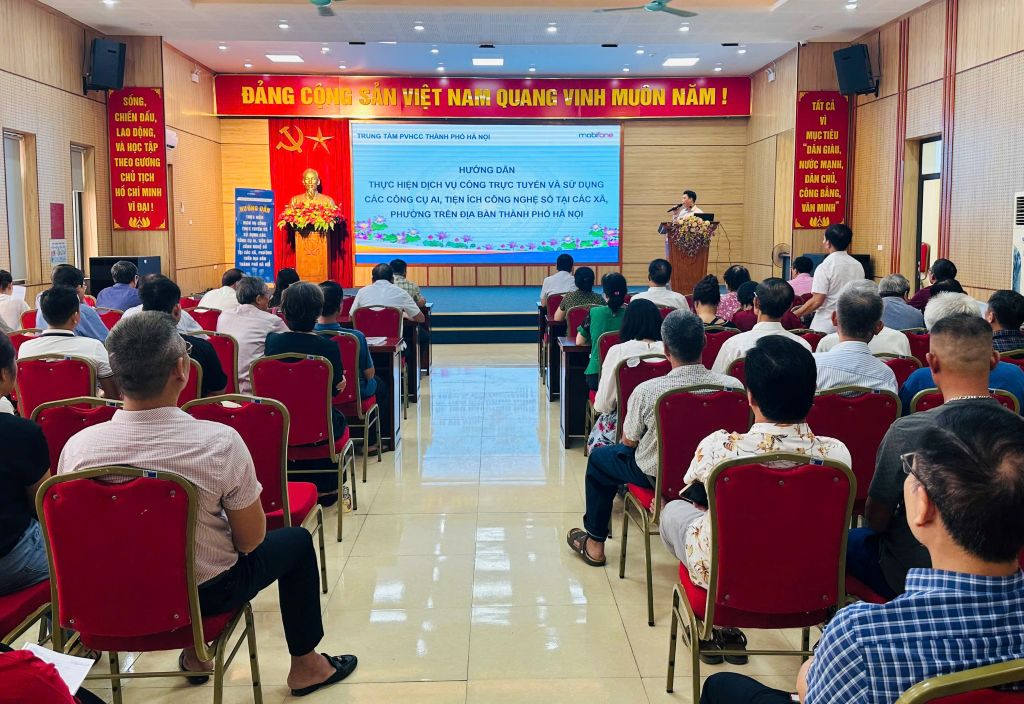 Phường Phương Liệt tổ chức tập huấn về chuyển đổi số, tiếp cận dịch vụ công trực tuyến và sử dụng các công cụ AI, tiện ích công nghệ số cho Tổ chuyển đổi số cộng đồng và cán bộ cơ sở- Ảnh 5.