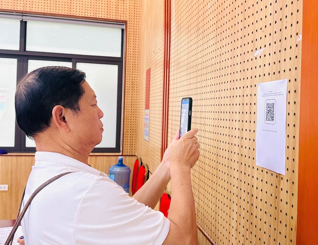 Phường Phương Liệt tổ chức tập huấn về chuyển đổi số, tiếp cận dịch vụ công trực tuyến và sử dụng các công cụ AI, tiện ích công nghệ số cho Tổ chuyển đổi số cộng đồng và cán bộ cơ sở- Ảnh 10.