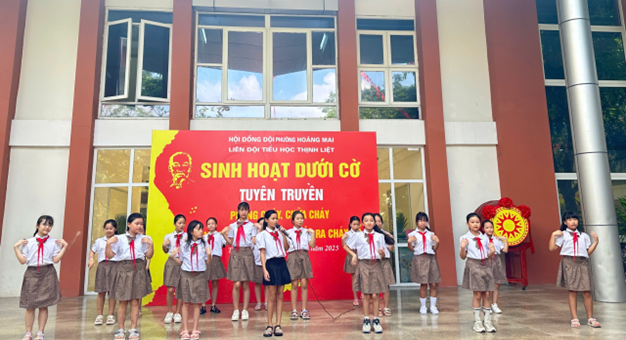BUỔI SINH HOẠT DƯỚI CỜ CỦA LIÊN ĐỘI TRƯỜNG TIỂU HỌC THỊNH LIỆT VỚI CHỦ ĐỀ: TUYÊN TRUYỀN PHÒNG CHÁY, CHỮA CHÁY KỸ NĂNG THOÁT HIỂM KHI XẢY RA CHÁY NỔ
- Ảnh 2.