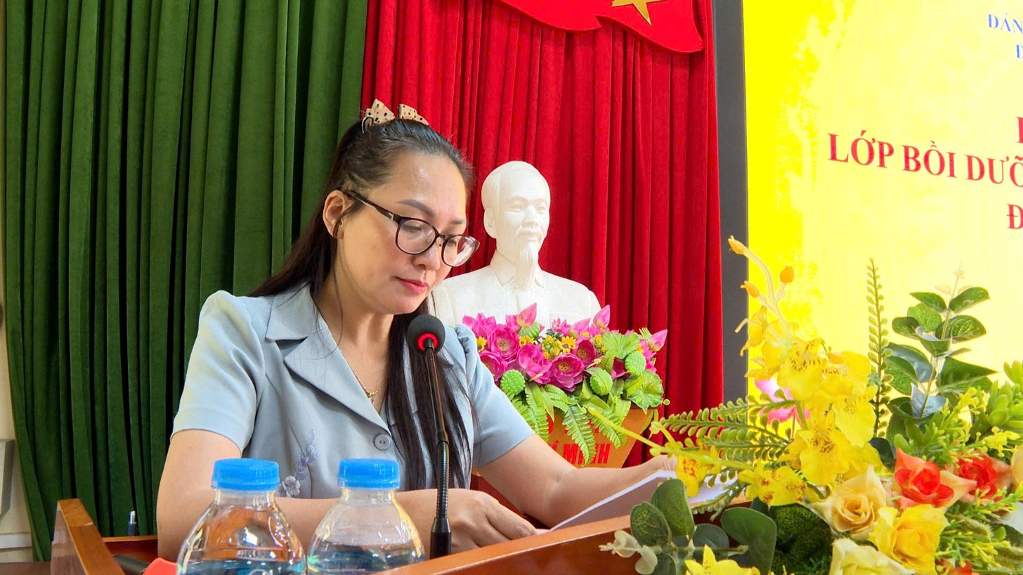 Ban Thường vụ Đảng ủy xã Hoài Đức tổ chức lễ Bế giảng lớp bồi dưỡng nhận thức về Đảng đợt 4 năm 2025- Ảnh 1.