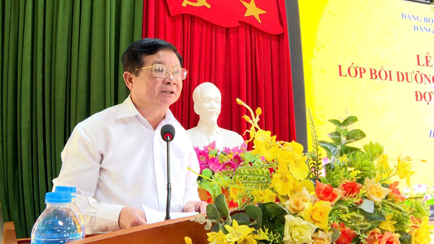 Ban Thường vụ Đảng ủy xã Hoài Đức tổ chức lễ Bế giảng lớp bồi dưỡng nhận thức về Đảng đợt 4 năm 2025- Ảnh 7.