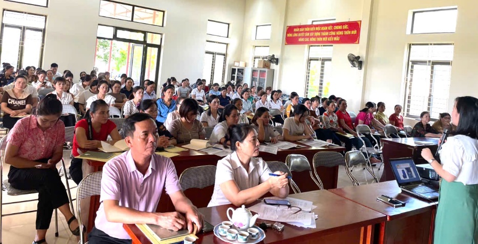 Phòng Văn hóa Xã hội xã Cổ Đô tổ chức tổ chức tập huấn công tác chăm sóc và bảo vệ trẻ em.- Ảnh 1.