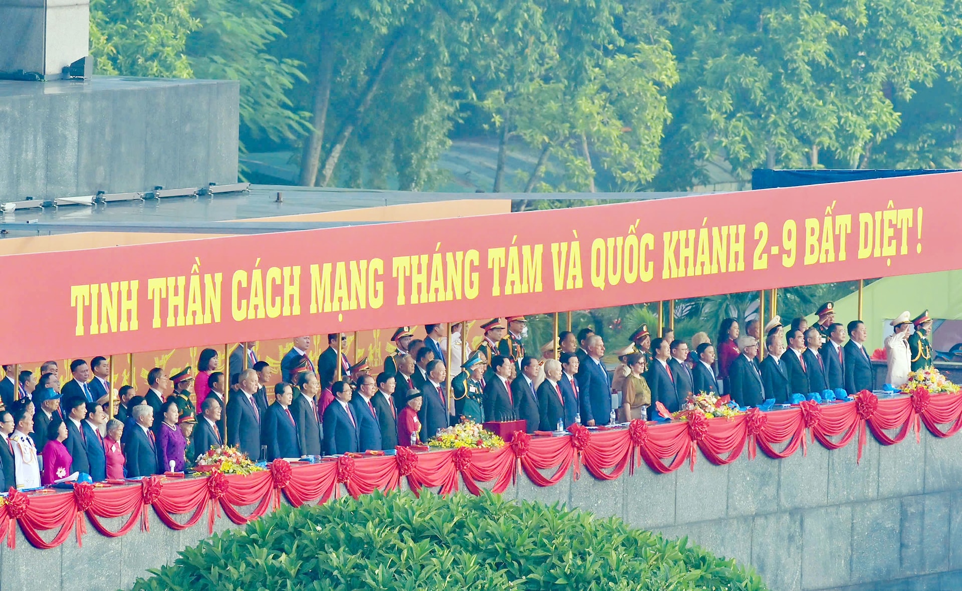 Những hình ảnh đẹp tại Lễ kỷ niệm 80 năm Cách mạng tháng Tám thành công và Quốc khánh 2/9- Ảnh 1.