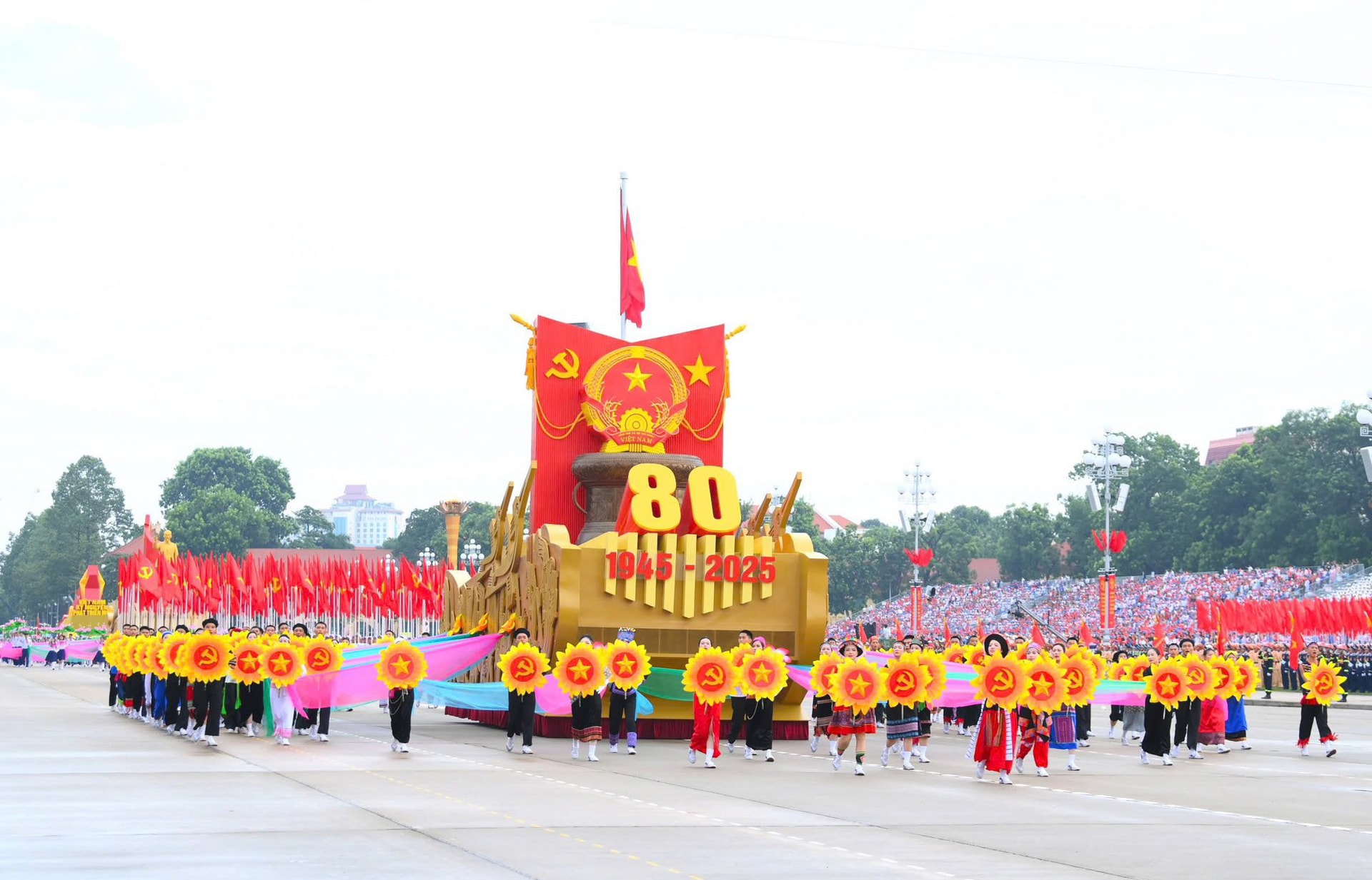 Những hình ảnh đẹp tại Lễ kỷ niệm 80 năm Cách mạng tháng Tám thành công và Quốc khánh 2/9- Ảnh 4.