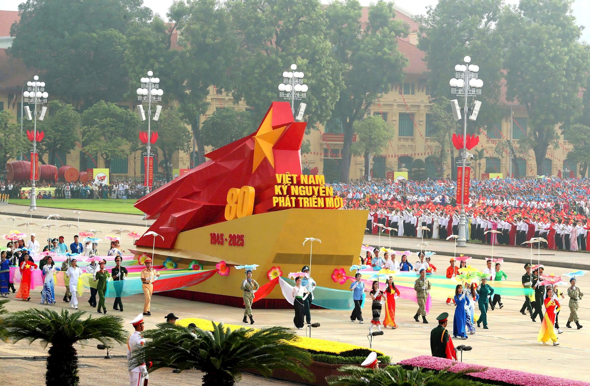Những hình ảnh đẹp tại Lễ kỷ niệm 80 năm Cách mạng tháng Tám thành công và Quốc khánh 2/9- Ảnh 5.
