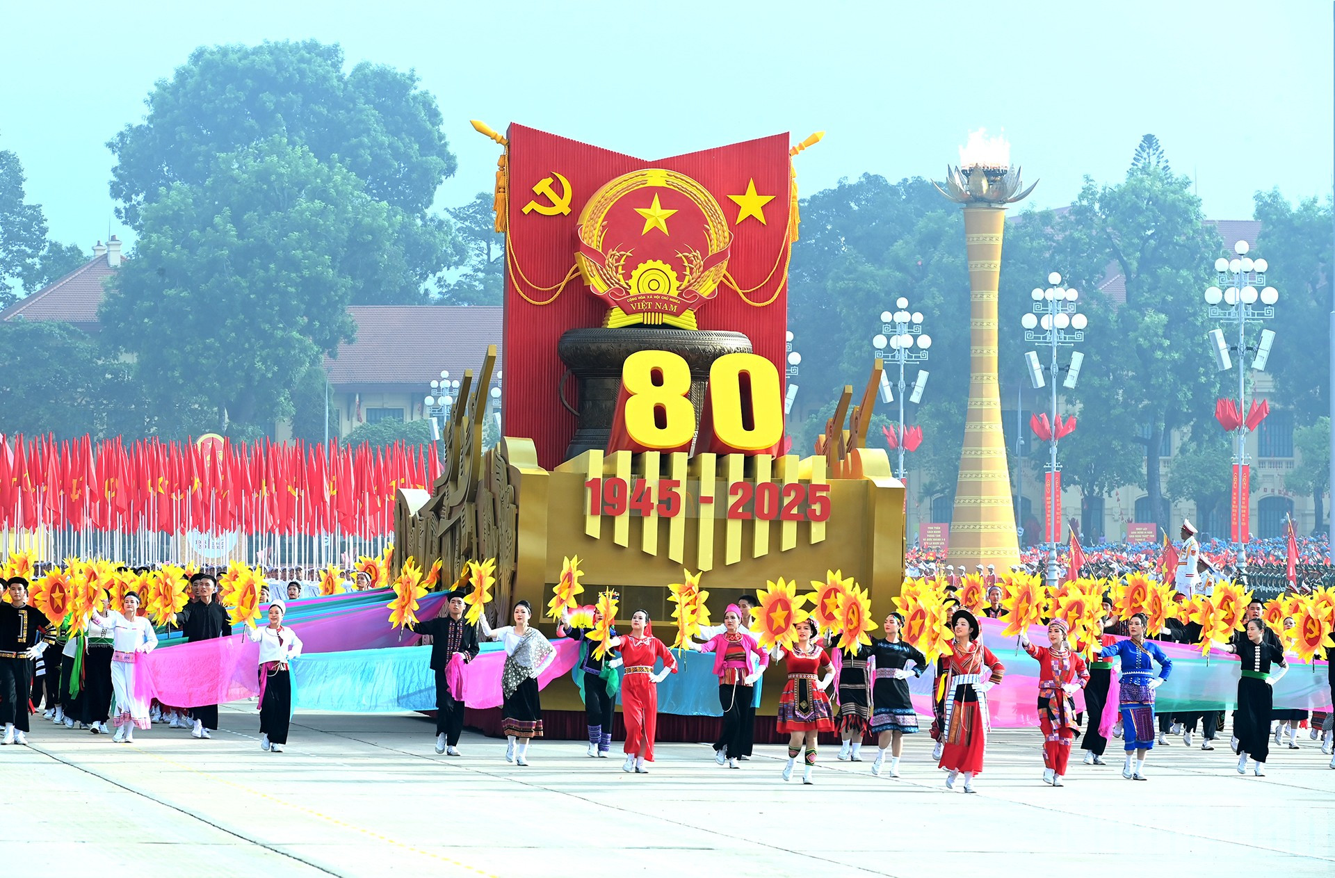 [Ảnh] Toàn cảnh lễ diễu binh, diễu hành kỷ niệm 80 năm Cách mạng Tháng Tám thành công và Quốc khánh 2/9- Ảnh 5.