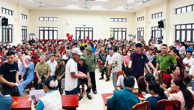 Nhân dân phường Chương Mỹ phấn khởi nhận quà Tết độc lập- Ảnh 1.