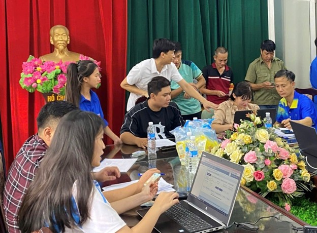 Nhân dân phường Chương Mỹ phấn khởi nhận quà Tết độc lập- Ảnh 2.